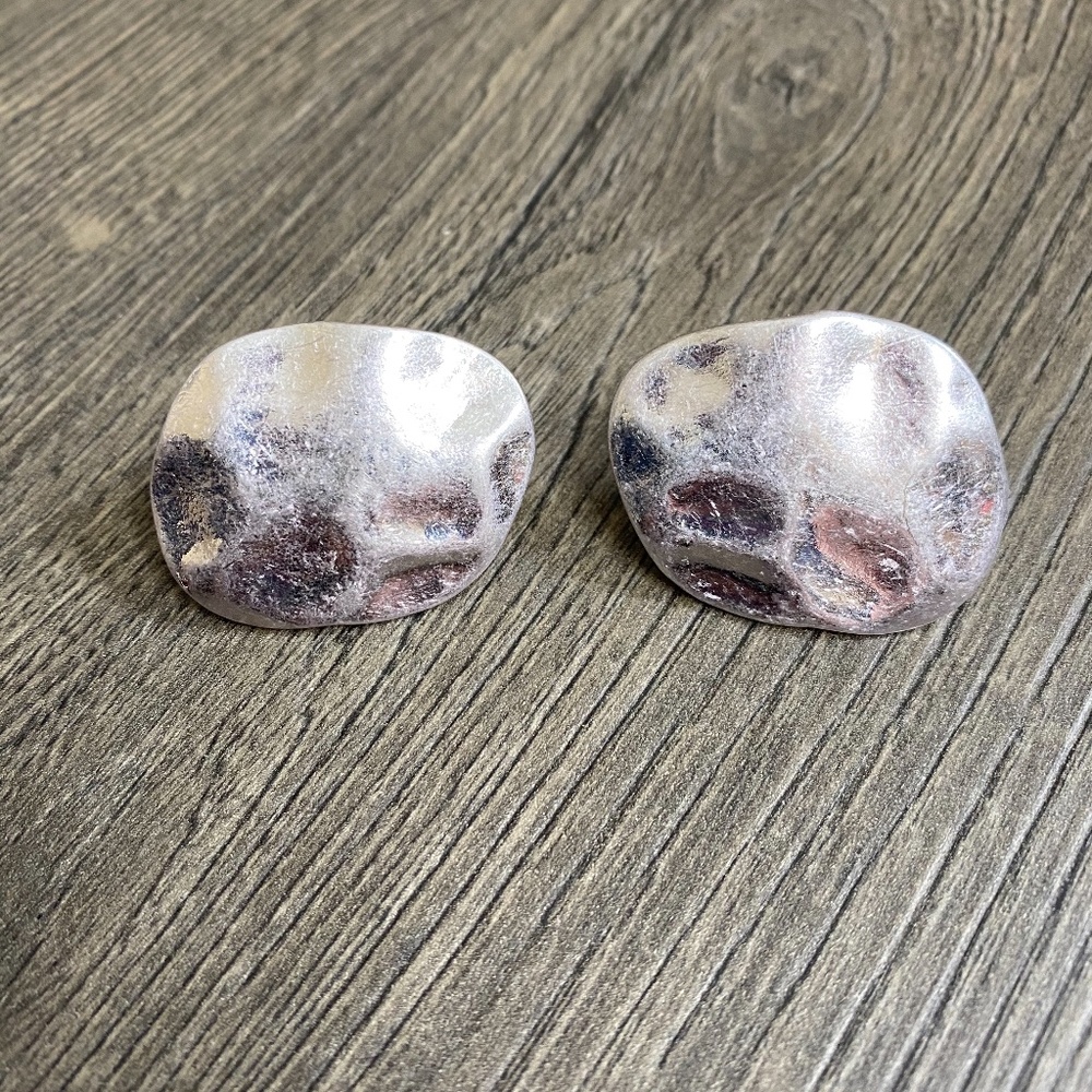 NWOT Marlyn Schiff Hammered Silver Stud Earrings